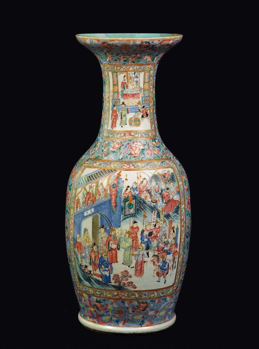 Vaso in Porcellana a Smalti Policromi con Decoro di Scene di Corte Entro Riserve, Cina, Dinastia ...