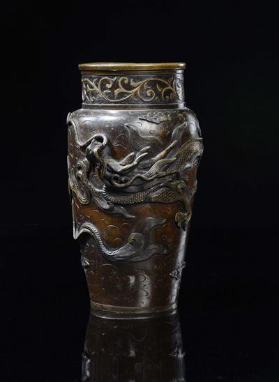 Vasetto in Bronzo con Drago a Rilievo, Giappone, XIX Secolo