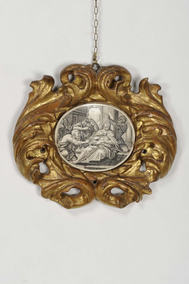 Coppia di Ovali in Avorio Inciso con Raffigurazioni della Natività e del Cristo Deriso Entro Corn...