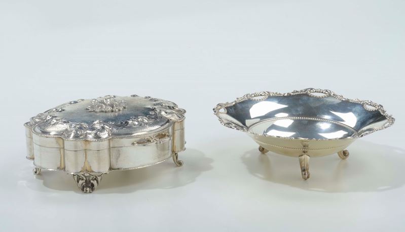 Alzatina e scatola in argento  - Auction Furnishings from the mansions of the Ercole Marelli heirs and other property - Cambi Casa d'Aste