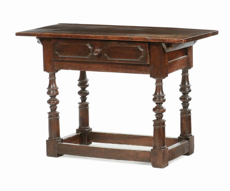 Piccolo tavolo in legno di noce, Emilia XVII secolo  - Asta Scultura e Oggetti d'Arte - Cambi Casa d'Aste
