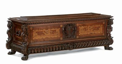 Cassapanca in Legno di Noce con Intarsi e Filettature in Acero, Italia Centrale, Fine del XVI Sec...