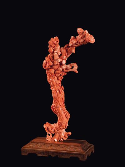 Scultura in Corallo Raffigurante Guanyin e Tre Fanciulli, Cina, Inizio XX Secolo