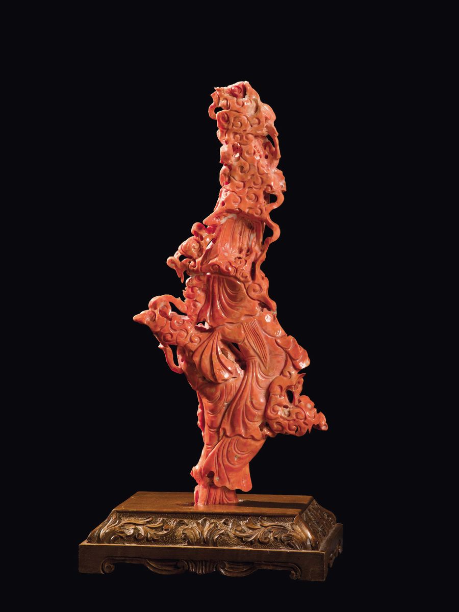 Gruppo in Corallo Raffigurante Tre Guanyin, Cina, Inizio XX Secolo