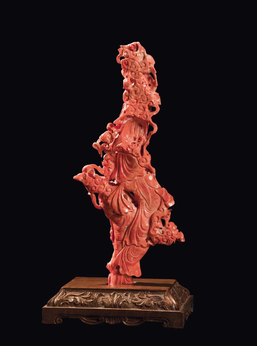Gruppo in Corallo Raffigurante Tre Guanyin, Cina, Inizio XX Secolo