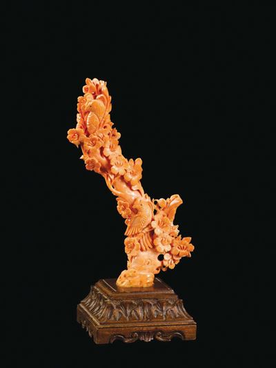 Ramo Scolpito in Corallo Raffigurante Fiori e Uccellini, Cina, Inizio XX Secolo
