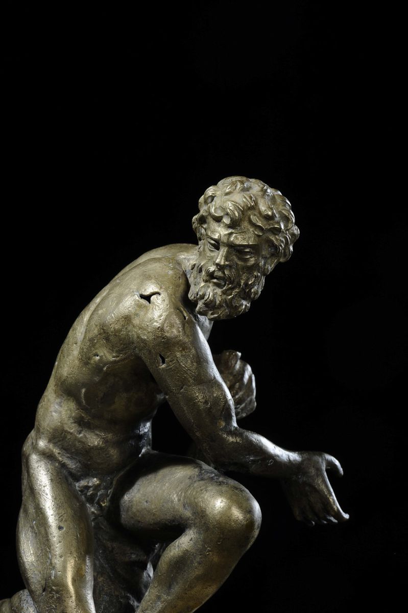 Scultura in Bronzo Fuso e Cesellato Raffigurante Ercole Seduto, Maestro del Fitzwilliam Museum, F...