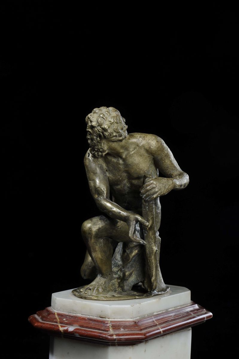Scultura in Bronzo Fuso e Cesellato Raffigurante Ercole Seduto, Maestro del Fitzwilliam Museum, F...