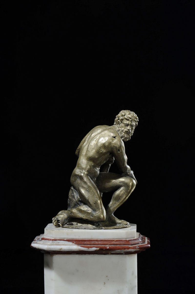 Scultura in Bronzo Fuso e Cesellato Raffigurante Ercole Seduto, Maestro del Fitzwilliam Museum, F...