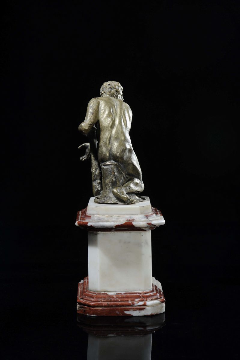 Scultura in Bronzo Fuso e Cesellato Raffigurante Ercole Seduto, Maestro del Fitzwilliam Museum, F...