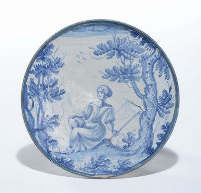 Alzatina in Maiolica a Decoro Bianco e Blu, Pavia, XVII Secolo
