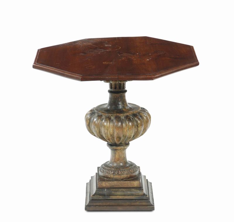 Tavolo in legno laccato con piano ottogonale, XX secolo  - Auction Furnishings from the mansions of the Ercole Marelli heirs and other property - Cambi Casa d'Aste