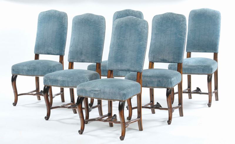 Sei sedie in legno di noce con imbottitura azzurra  - Asta Arredi dalle dimore degli eredi Ercole Marelli e altre provenienze - Cambi Casa d'Aste
