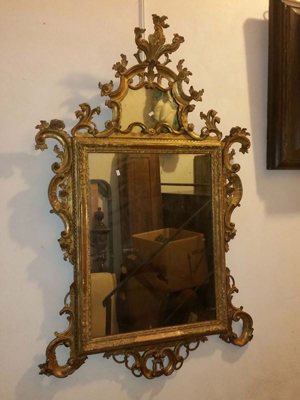 Specchiera in legno dorato su modello settecentesco, Italia, fine XIX secolo