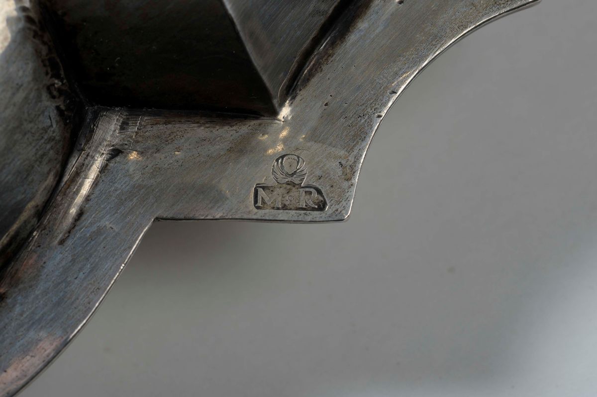 Vassoio Rettangolare in Argento Fuso e Sbalzato. Vassoio Rettangolare in Argento Fuso e Sbalzato....