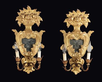 Coppia di Piccole Ventoline a Due Luci in Legno Intagliato e Dorato, XX Secolo