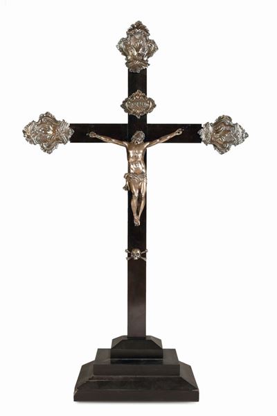Crocefisso con Cristo in Argento su Croce Ebanizzata con Canti in Argento Sbalzato con Marchio To...