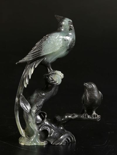 Scultura in Giada Verde Raffigurante Due Uccellini Posati su di un Ramo, Cina, Repubblica, Inizio...