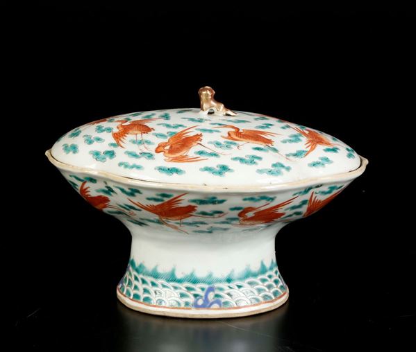 A polychrome enamelled porcelain soup tureen with red cranes, China, Qing Dynasty, 19th century