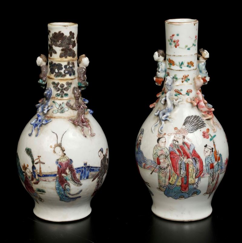 A pair of small polychrome enamelled porcelain vases with children and small dragons in relief, China, Qing Dynasty, 19th century  - Auction Chinese Works of Art - Cambi Casa d'Aste