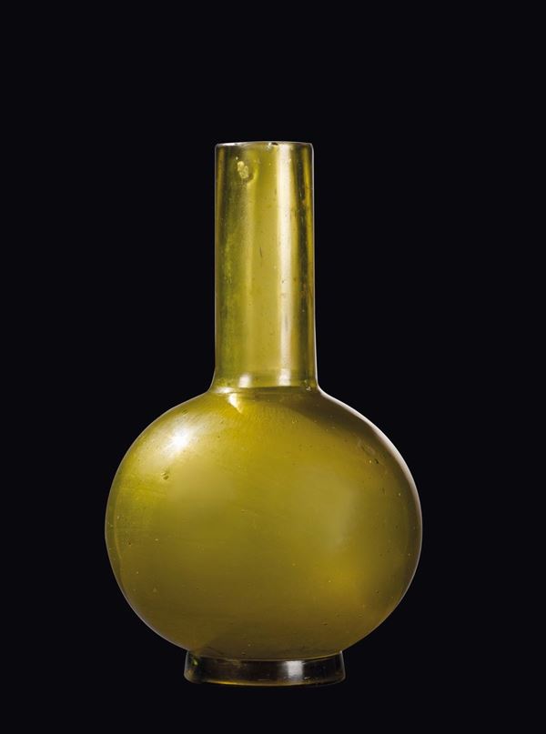 Ampolla in vetro giallo, Cina, Dinastia Qing, marca e del periodo Qianlong (1736-1795)