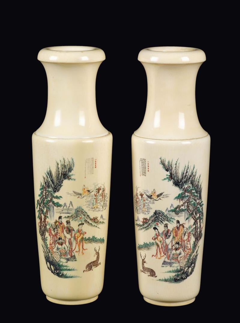 Coppia di vasi in avorio con dipinte scene fantastiche ed iscrizioni, Cina, Repubblica, inizio XX secolo  - Asta Fine Chinese Works of Art - Cambi Casa d'Aste