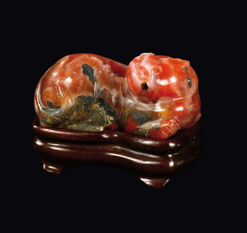 Gatto scolpito in corniola rossa, Cina, Dinastia Qing, XIX secolo  - Asta Chinese Works of Art - Cambi Casa d'Aste