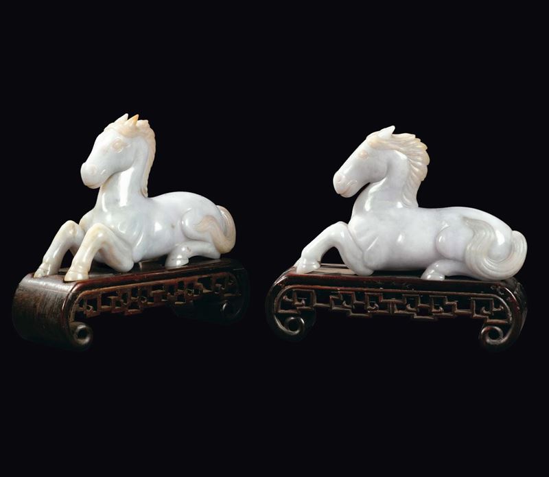 A pair of white and apple green jade horses, China, Qing Dynasty, 19th century  - Auction Fine Chinese Works of Art - Cambi Casa d'Aste