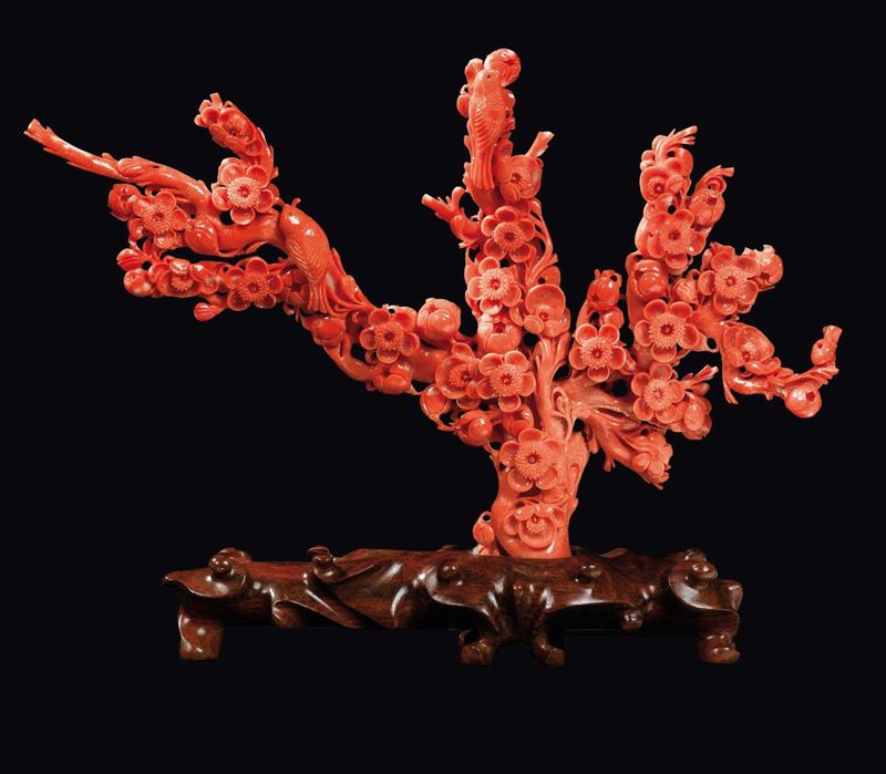 A carved coral branch with flowers and birds, China, early 20th century  - Auction Fine Chinese Works of Art - Cambi Casa d'Aste