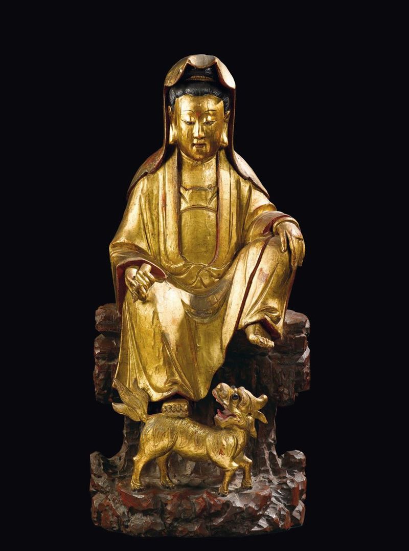 Gruppo scolpito in legno laccato e dorato raffigurante Guanyin seduta con pergamena in mano e cane di Pho ai suoi piedi, Cina, Dinastia Qing, epoca Qianlong (1736-1795)  - Asta Fine Chinese Works of Art - Cambi Casa d'Aste
