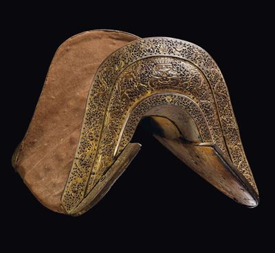 Sella in Legno e Ferro Dorato con Tracce di Doratura, Tibet, XVI Secolo