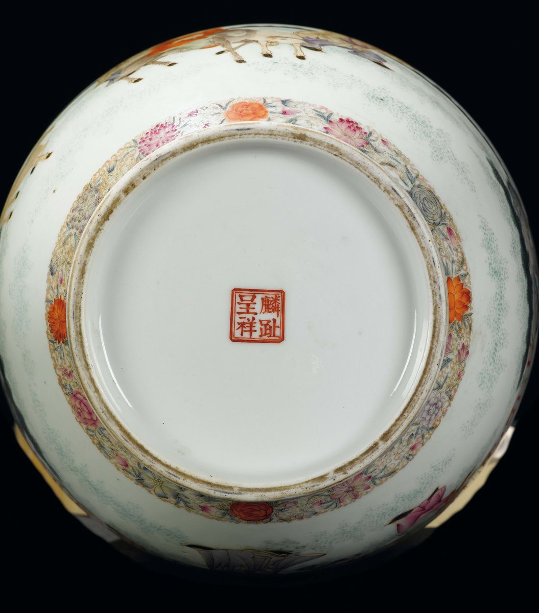 Vaso a Doppia Ansa in Porcellana a Smalti Policromi con Raffigurazione di Fanciulli che Giocano, ...