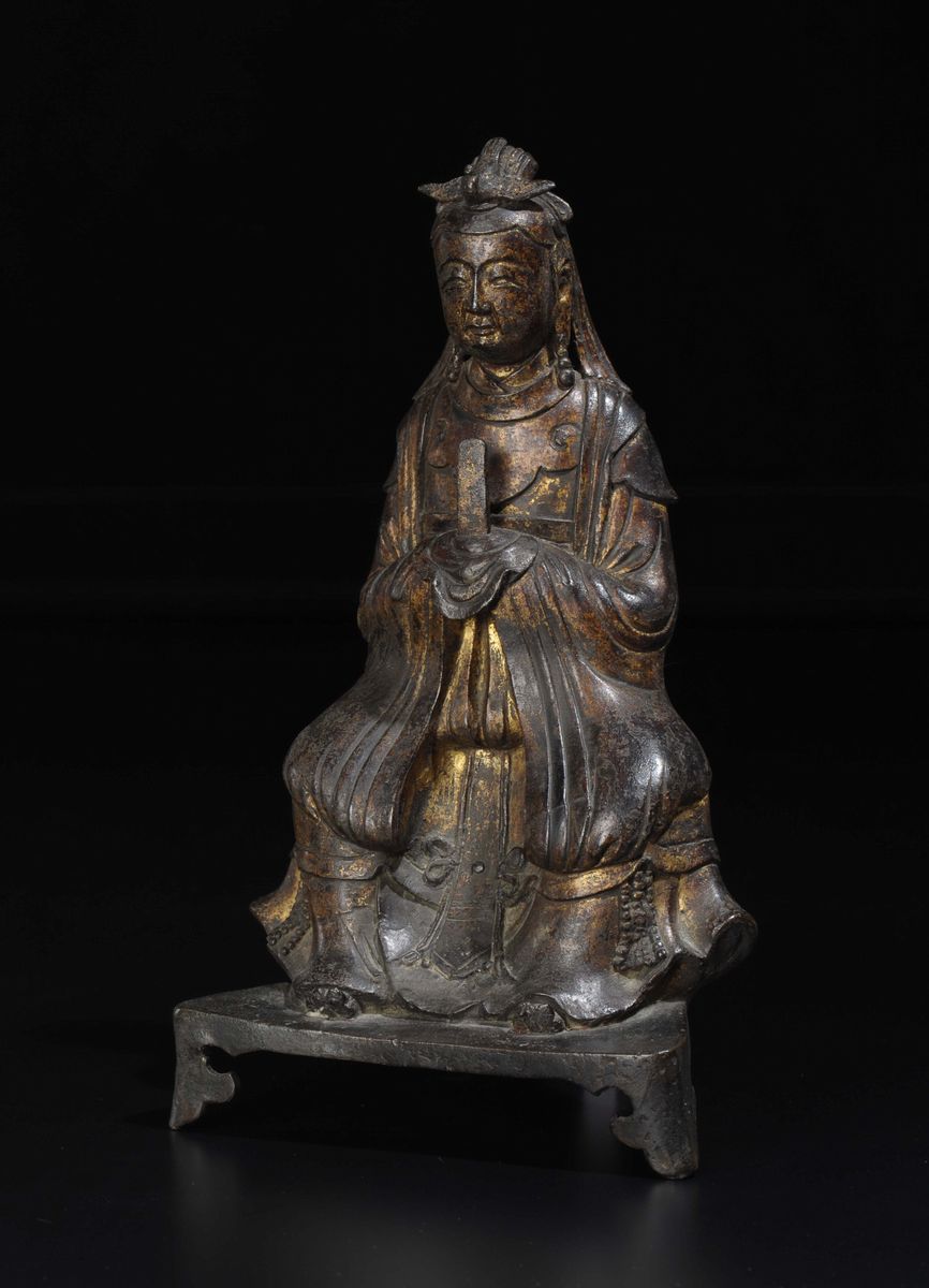 Figura di Guanyin Seduta in Bronzo con Tracce di Doratura, Cina, Dinastia Ming, XVII Secolo