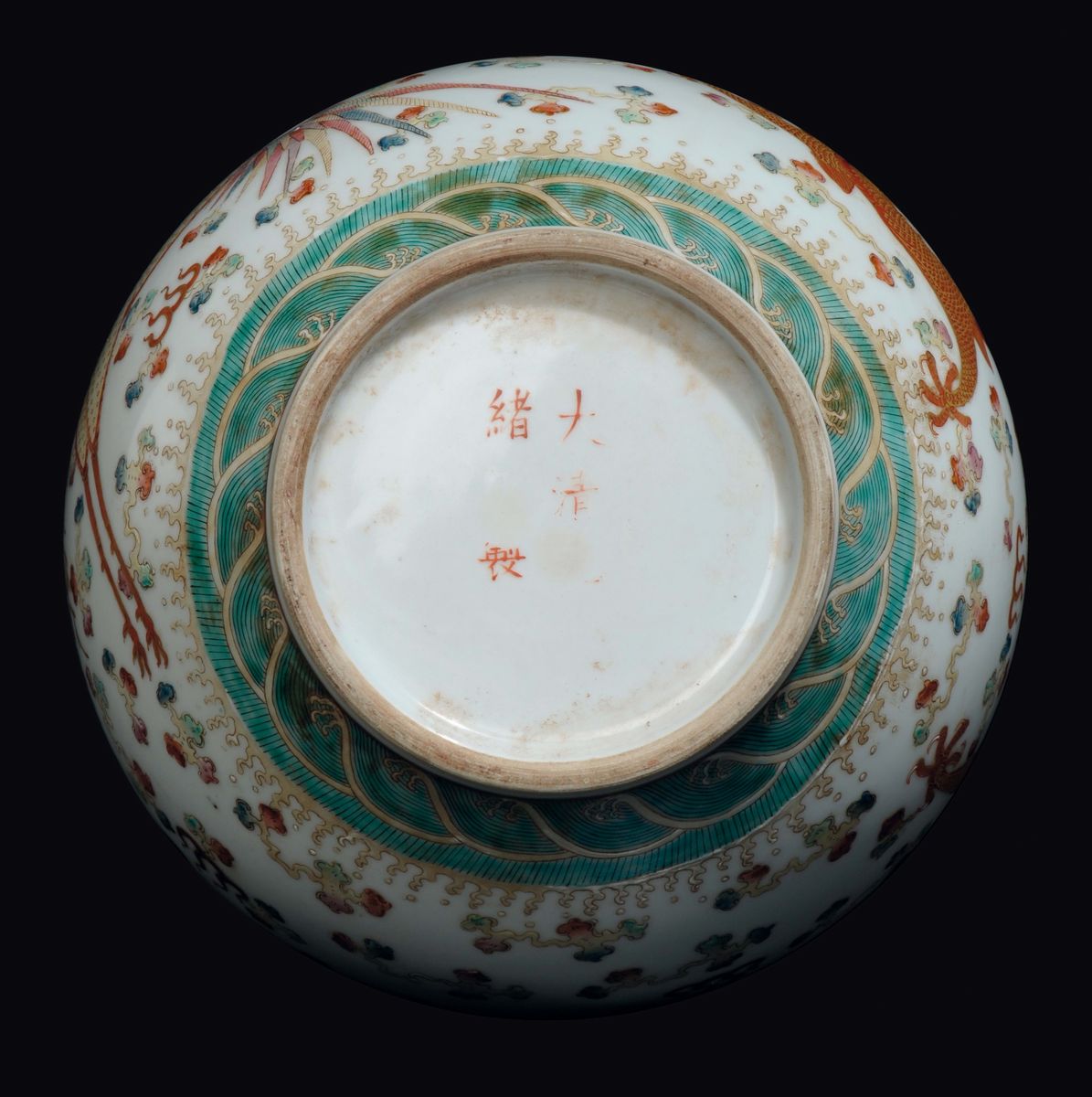 Vaso a Bottiglia in Porcellana a Smalti Policromi con Raffigurazioni di Fenice e Draghi, Cina, XX...