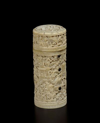 Scatola in Avorio con Coperchio con Incise Scene di Vita Comune, Cina, Dinastia Qing, XIX Secolo