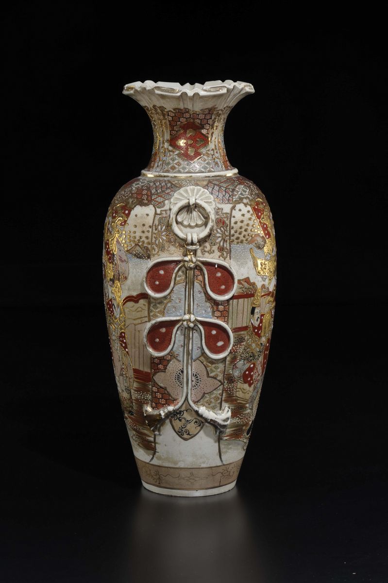 Vaso in Porcellana Satsuma con Raffigurazioni di Personaggi e Anse a Rilievo, Giappone, XIX Secol...