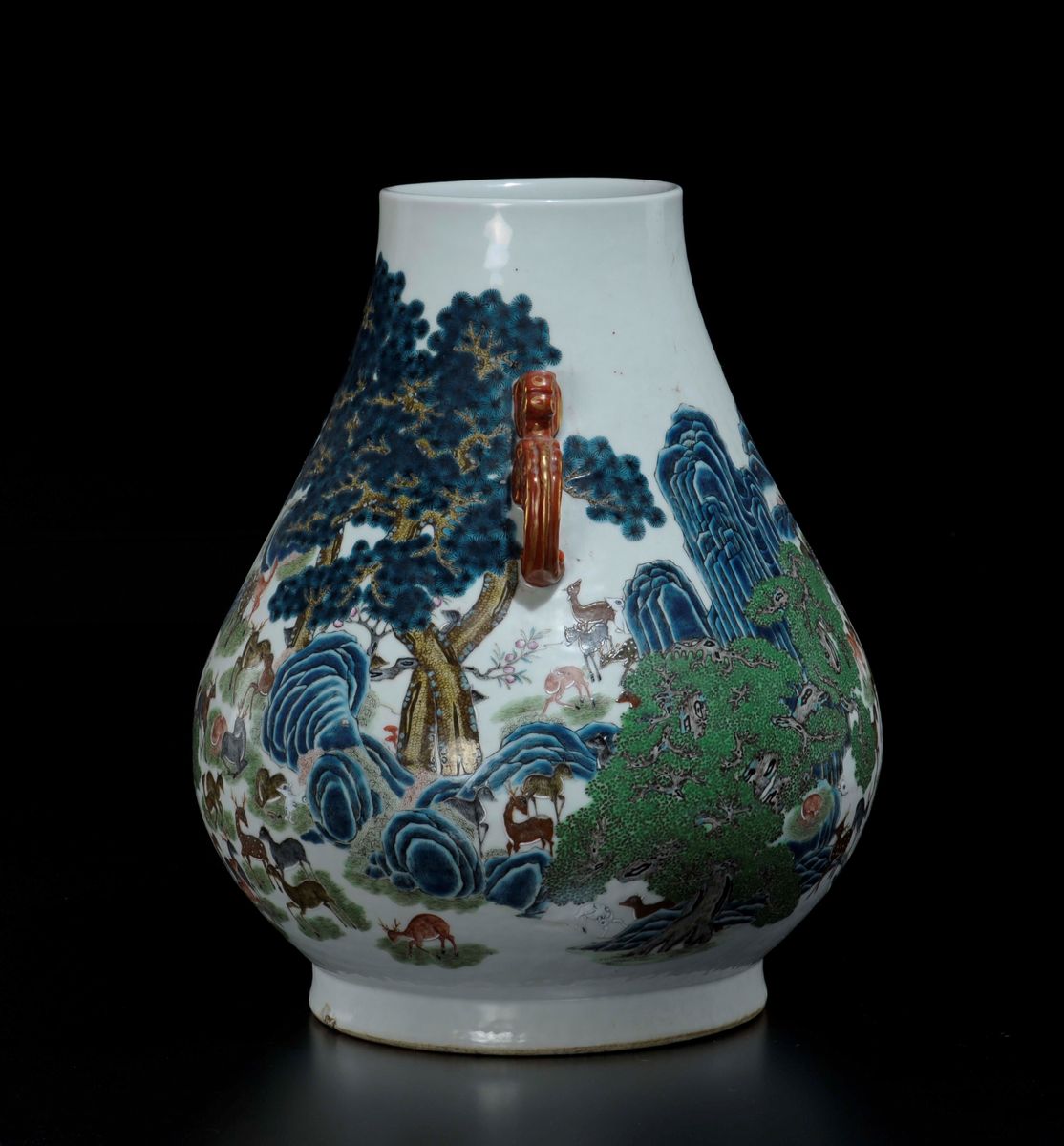 Vaso a Doppia Ansa in Porcellana a Smalti Policromi con Decoro Cento Cervi, Cina, Dinastia Qing, ...