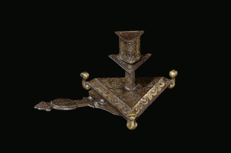 Candeliere da tavolo in ferro forgiato e ageminato in ottone, Francia , prima metà XVII secolo  - Asta Scultura e Oggetti d'Arte - Cambi Casa d'Aste