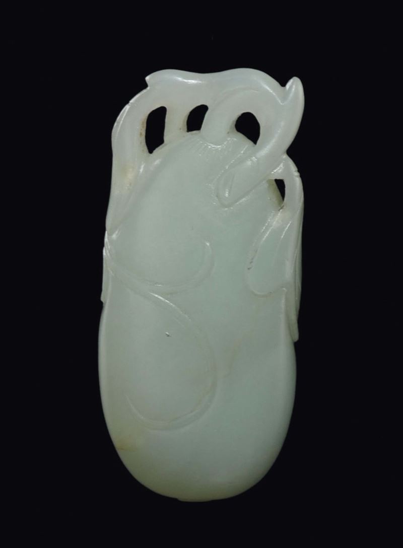 A small white jade carving of a fruit, China, Qing Dynasty, 19th century  - Auction Fine Chinese Works of Art - Cambi Casa d'Aste