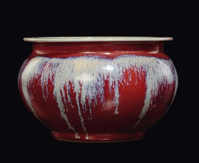 Vaso in Porcellana Flambè sui Toni del Rosso e Dell’azzurro, Cina, Dinastia Qing, Inizio XIX Seco...
