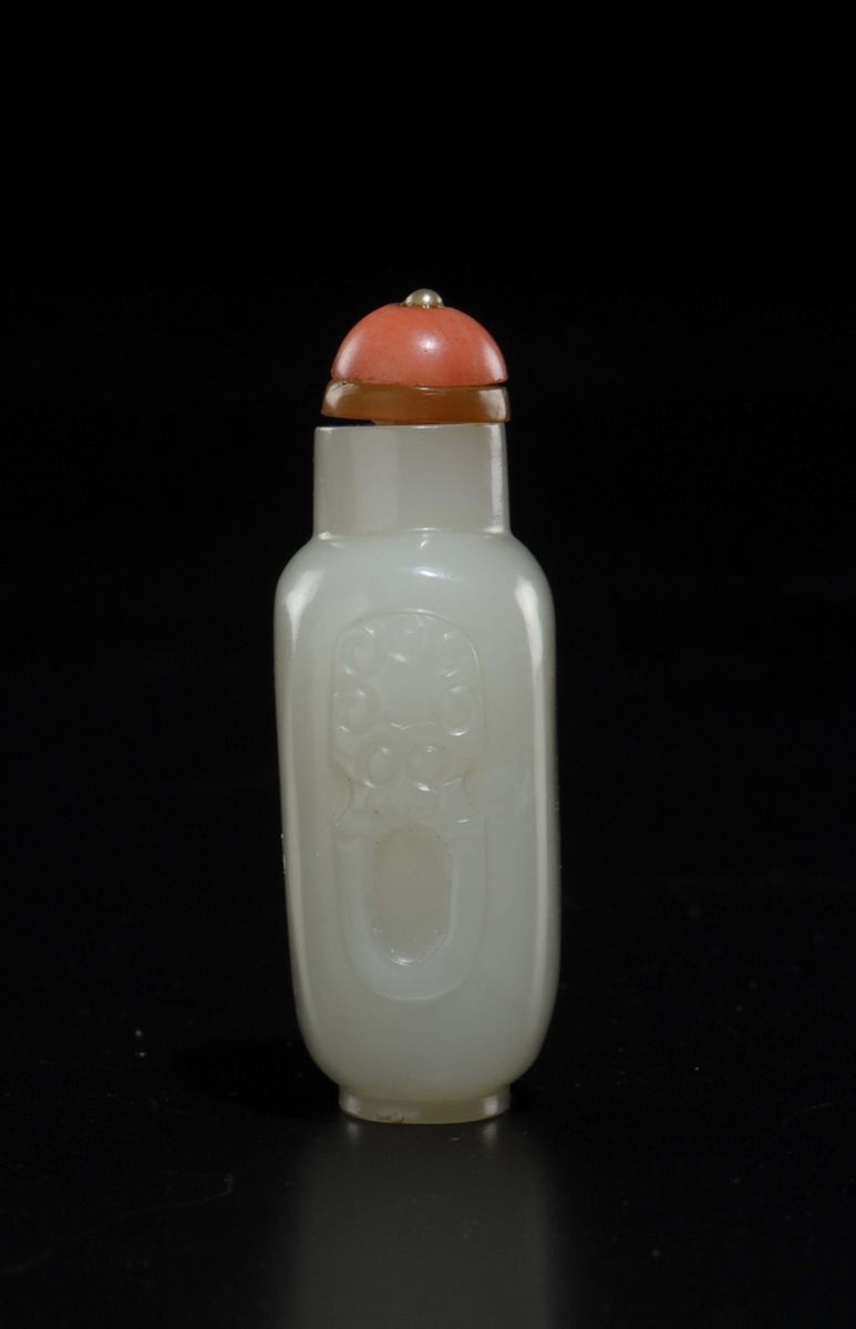 Snuff Bottle in Giada Bianca con Piccoli Manici, Cina, Dinastia Qing, XVIII Secolo