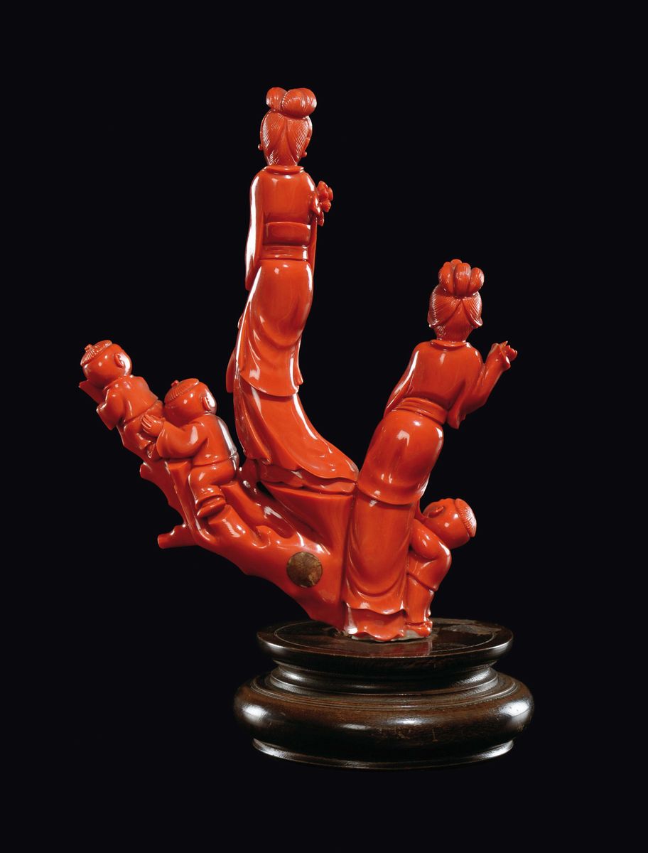 Gruppo in Corallo Raffigurante Due Guanyin e Tre Fanciulli, Cina, Dinastia Qing, XIX Secolo