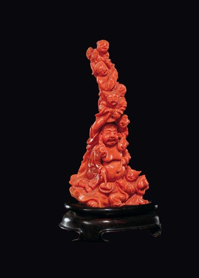 Gruppo Scolpito in Corallo Raffigurante Budai Sormontato da Fanciulli, Cina, Inizio XX Secolo