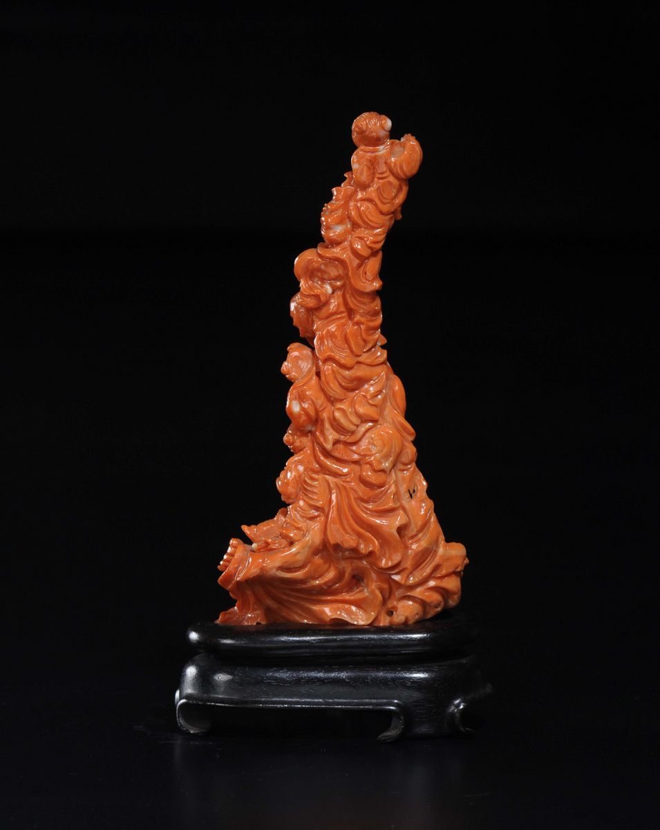 Gruppo Scolpito in Corallo Raffigurante Budai Sormontato da Fanciulli, Cina, Inizio XX Secolo