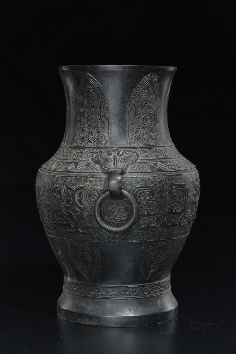 Vaso con Manici Ad Anelli in Bronzo Sbalzato a Decoro Geometrico D'ispirazione Arcaica, Cina, Din...