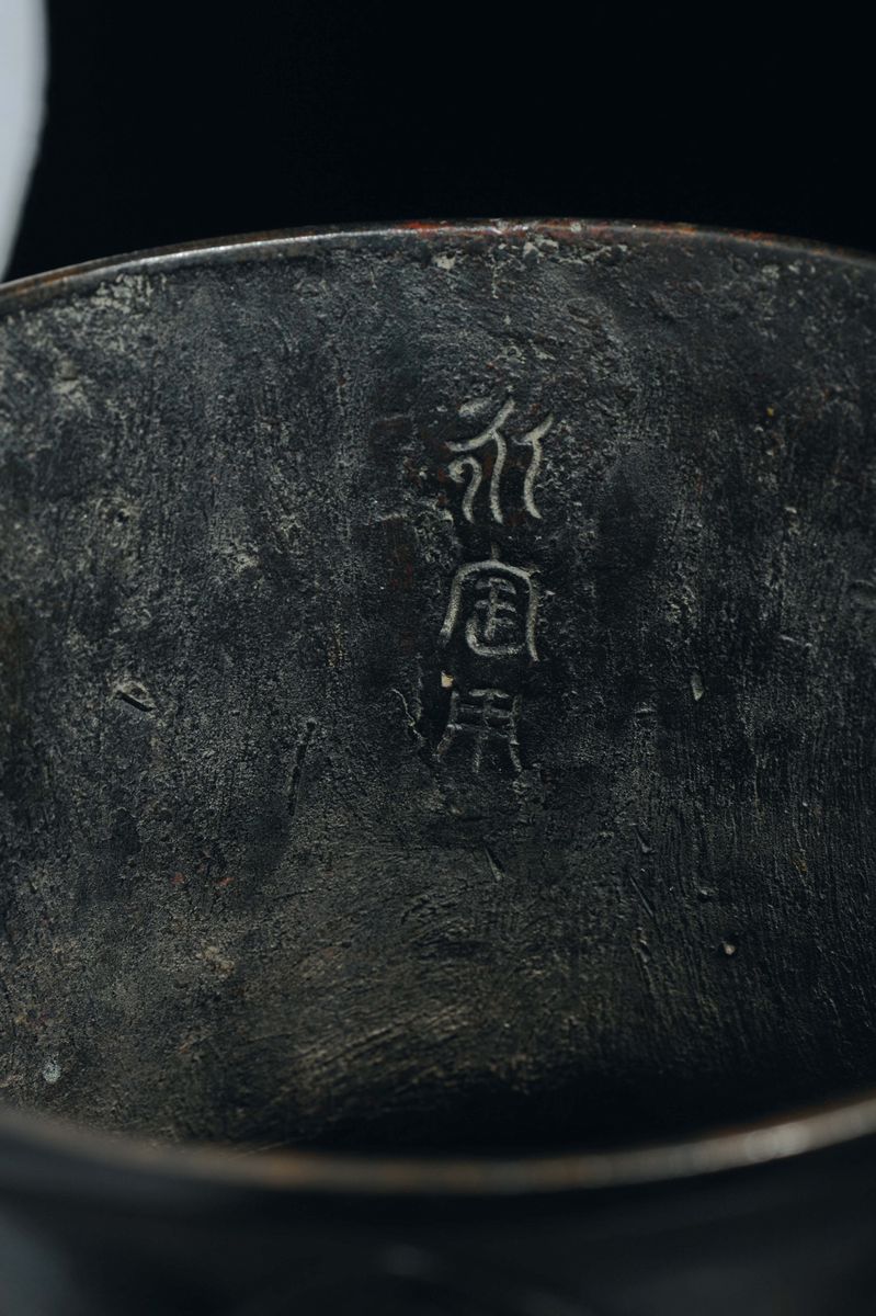Vaso con Manici Ad Anelli in Bronzo Sbalzato a Decoro Geometrico D'ispirazione Arcaica, Cina, Din...