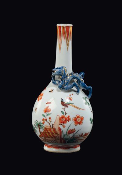 Vaso Ad Ampolla in Porcellana a Smalti Policromi con Decoro Naturalistico ed Animale Fantastico a...