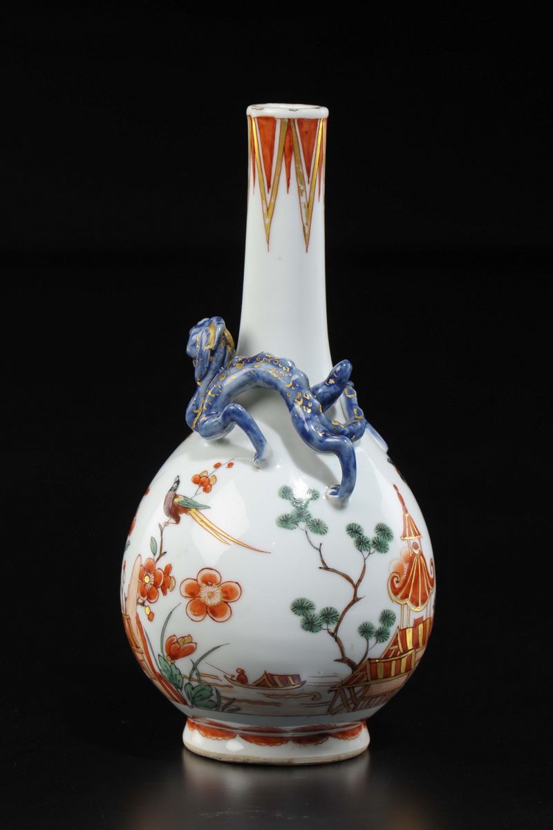 Vaso Ad Ampolla in Porcellana a Smalti Policromi con Decoro Naturalistico ed Animale Fantastico a...