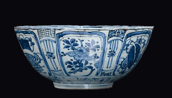 A blue and white kraak porcelain bowl, China, Ming Dynasty, Wanly Period (1573-1619)