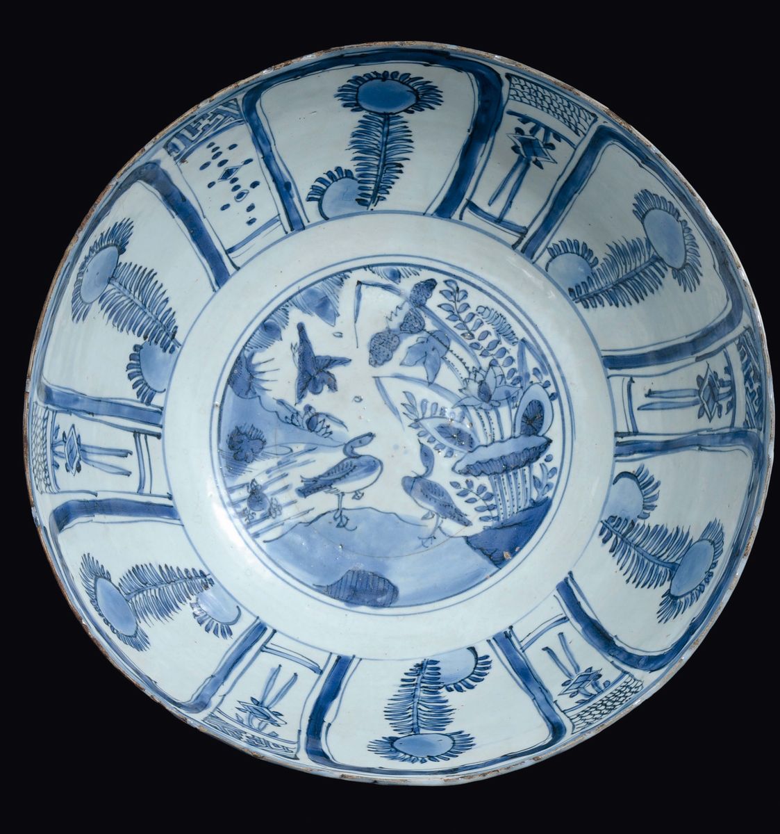 Bowl in Porcellana Bianca e Blu a Decoro Kraak Entro Riserve e con Anatre Centrali, Cina, Dinasti...
